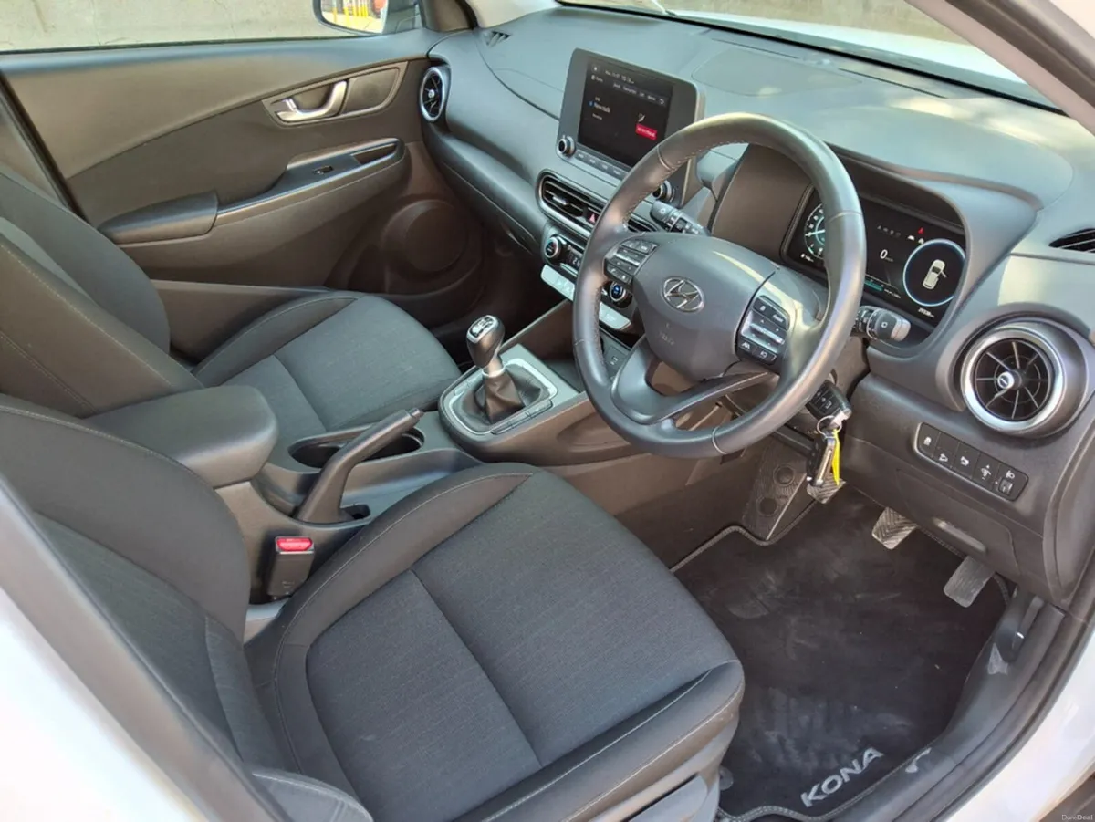 Hyundai KONA EXECUTIVE - Image 6