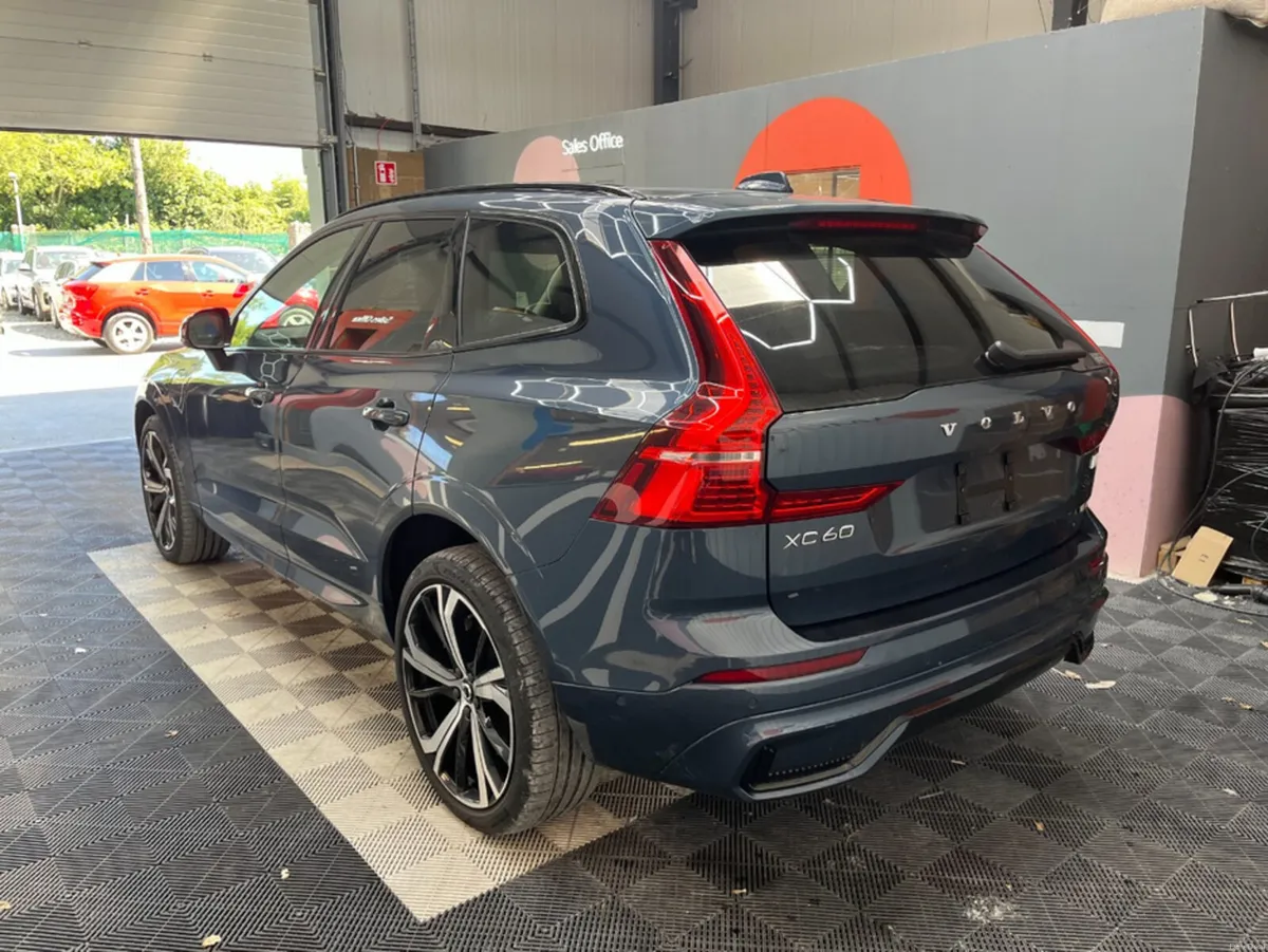 Volvo XC60 2023 VOLVO XC60 T6 PLUG-IN 2.0 AUTOMATI - Image 4