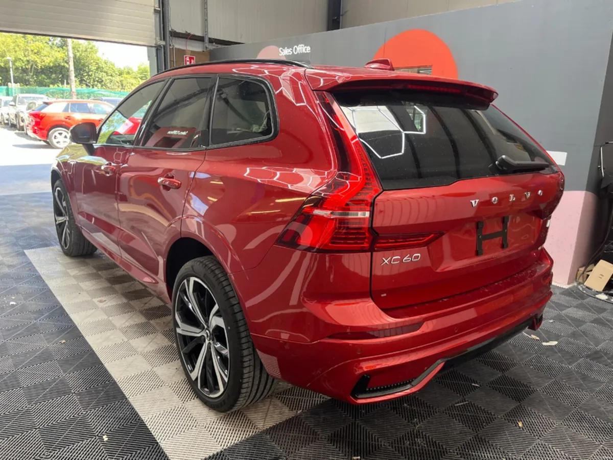 Volvo XC60 2024 VOLVO XC60 T6 PLUG-IN 2.0 AUTOMATI - Image 4