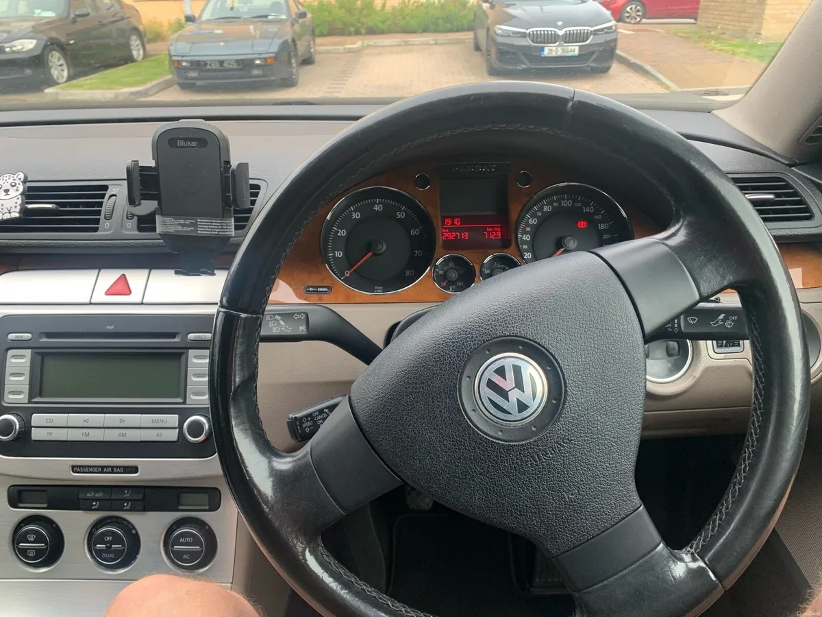 Volkswagen Passat - Image 3