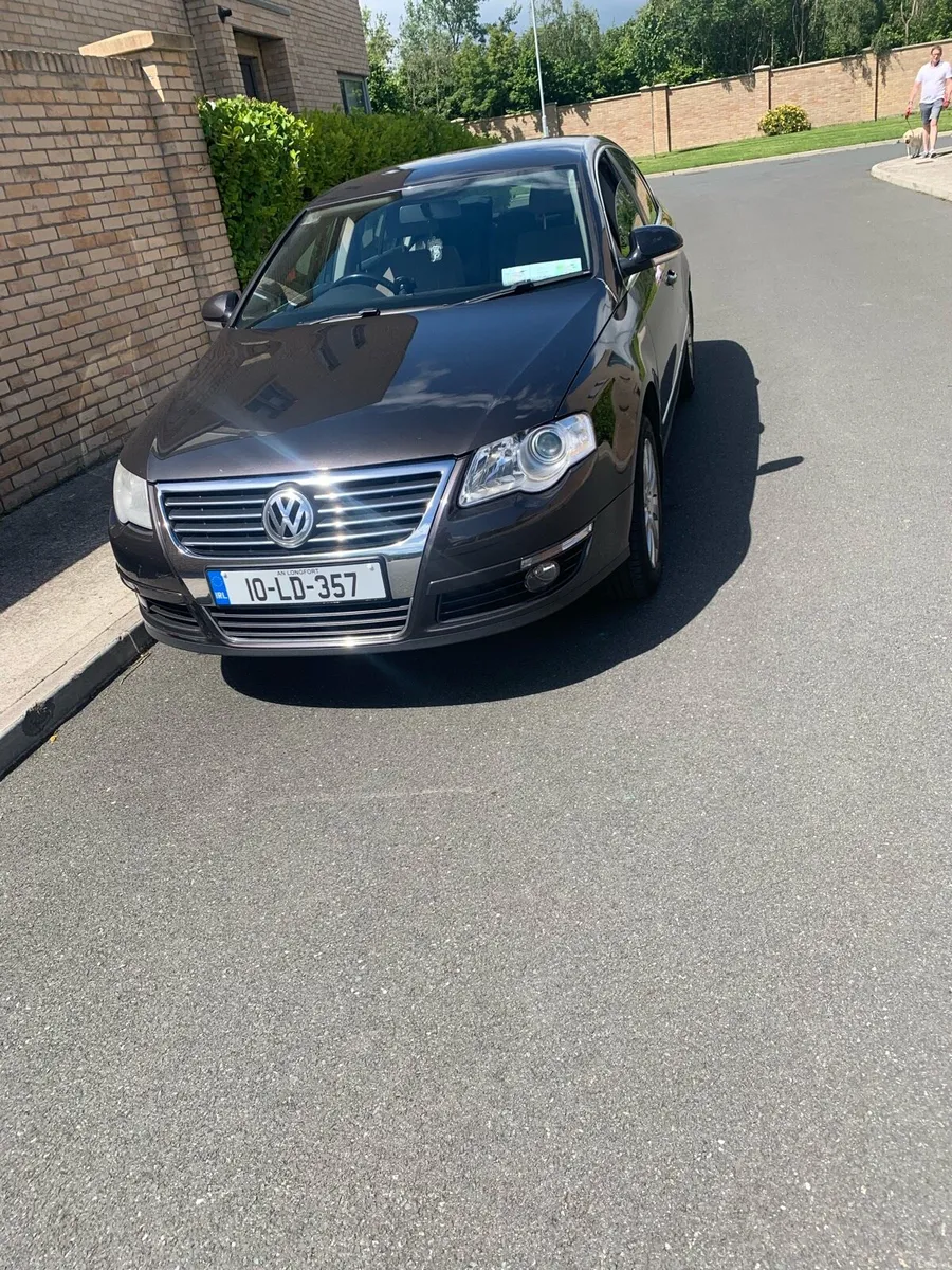 Volkswagen Passat - Image 1