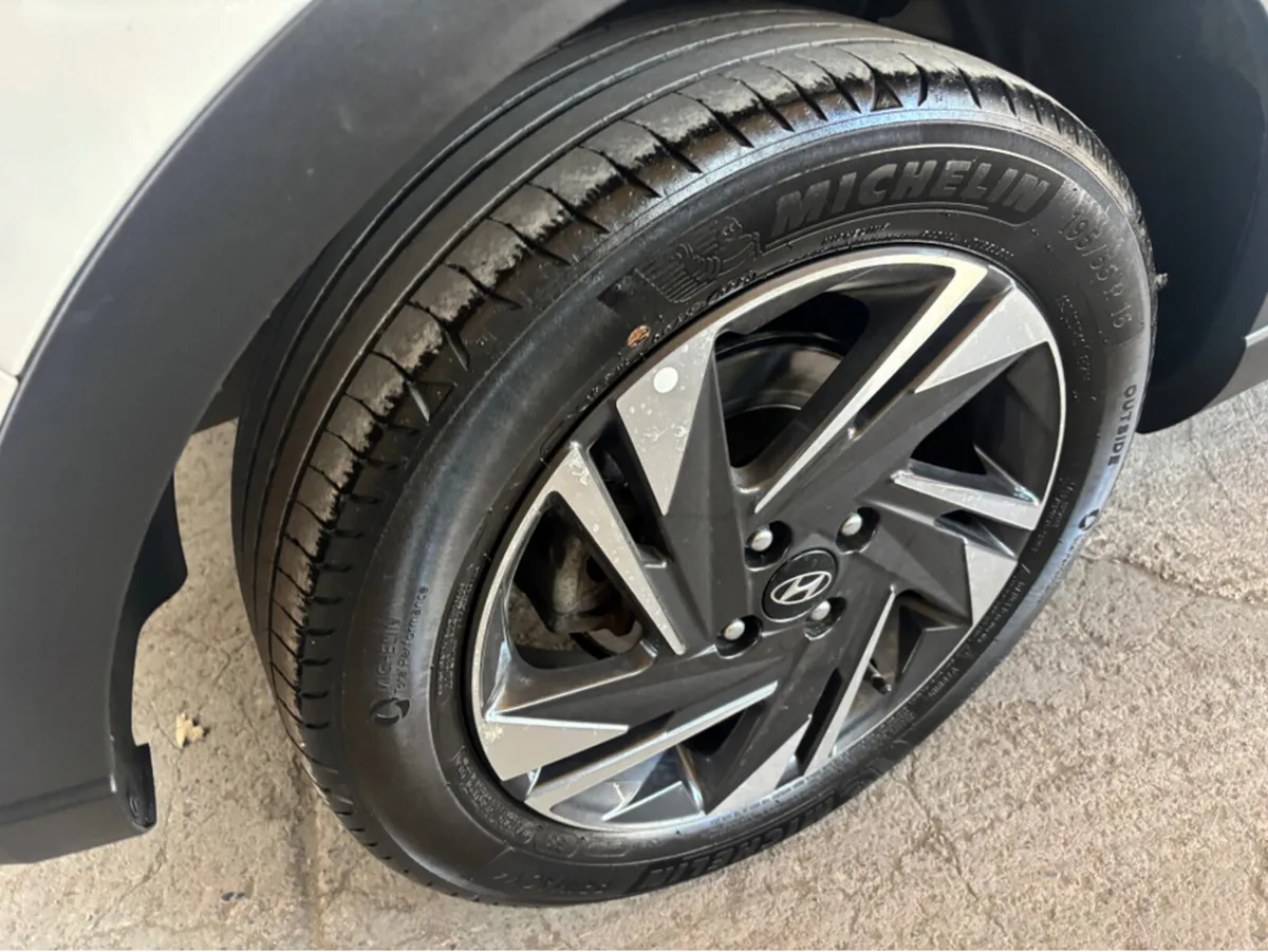 Hyundai Bayon EXECUTIVE 5DR - Image 4