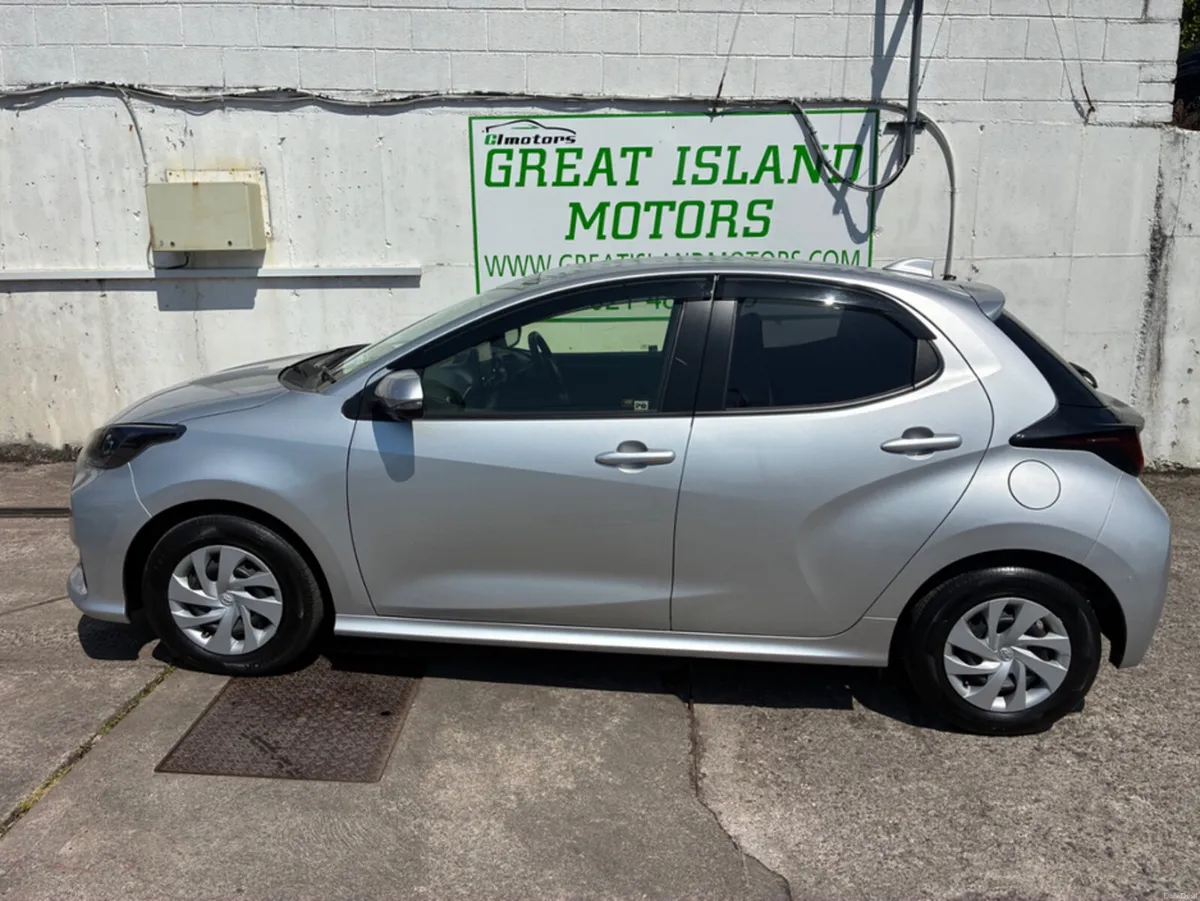 Toyota Yaris 1.5i G HYBRID AUTOMATIC - Image 6