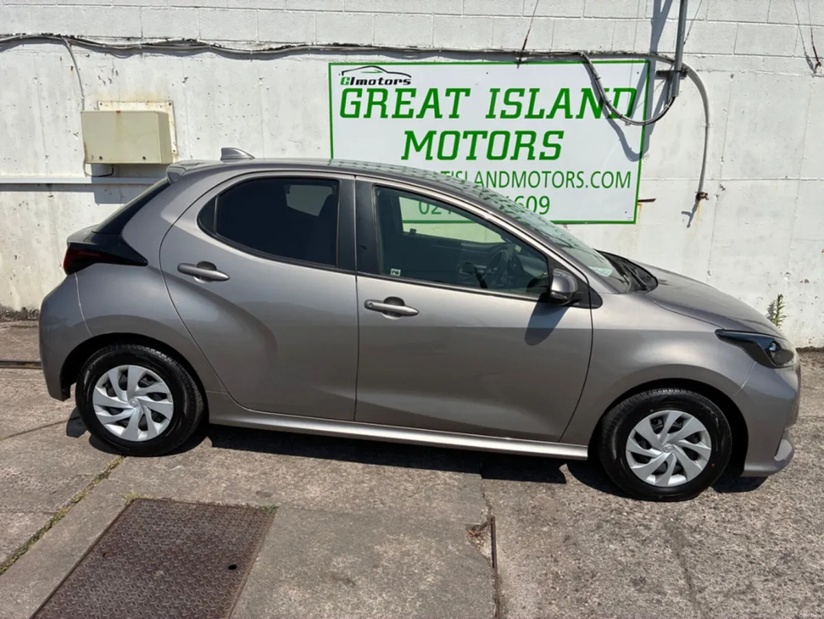 Toyota Yaris 1.5 6AA-MXPH10 HEV 5DR A - Image 3