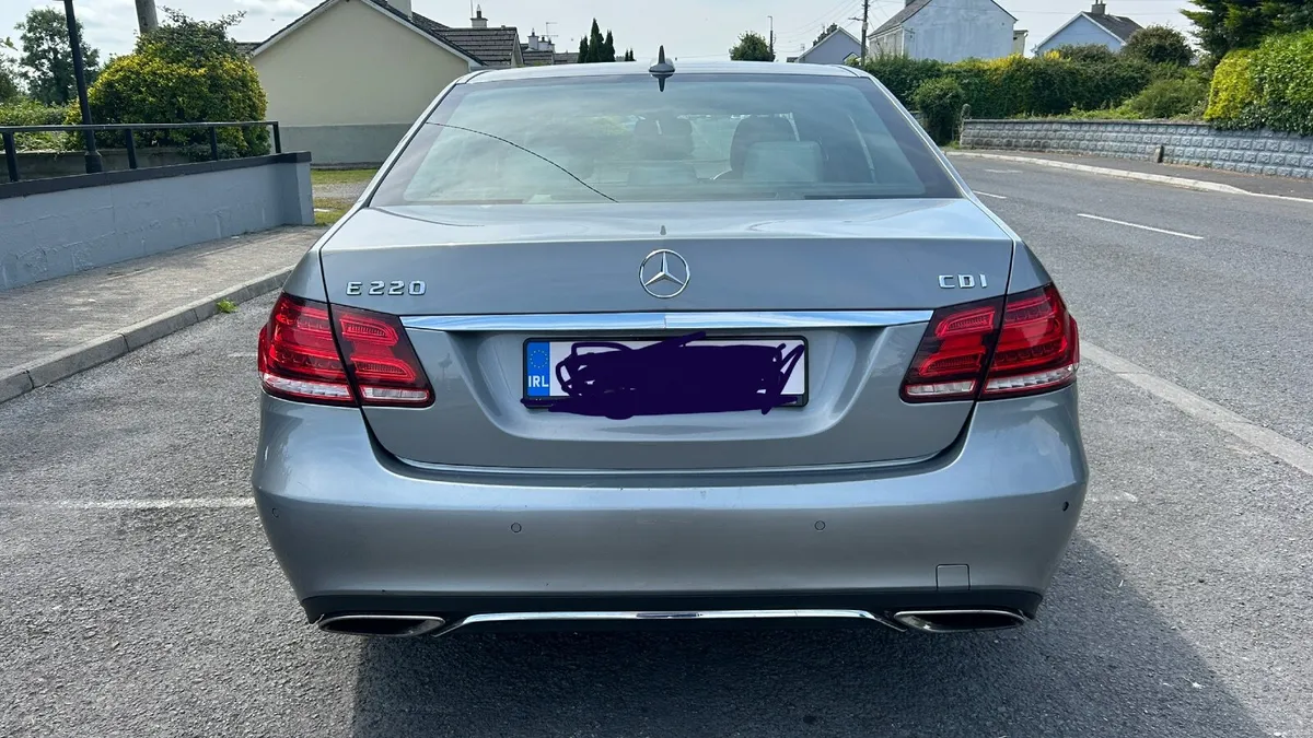 Mercedes-Benz E-Class 2013 - Image 2