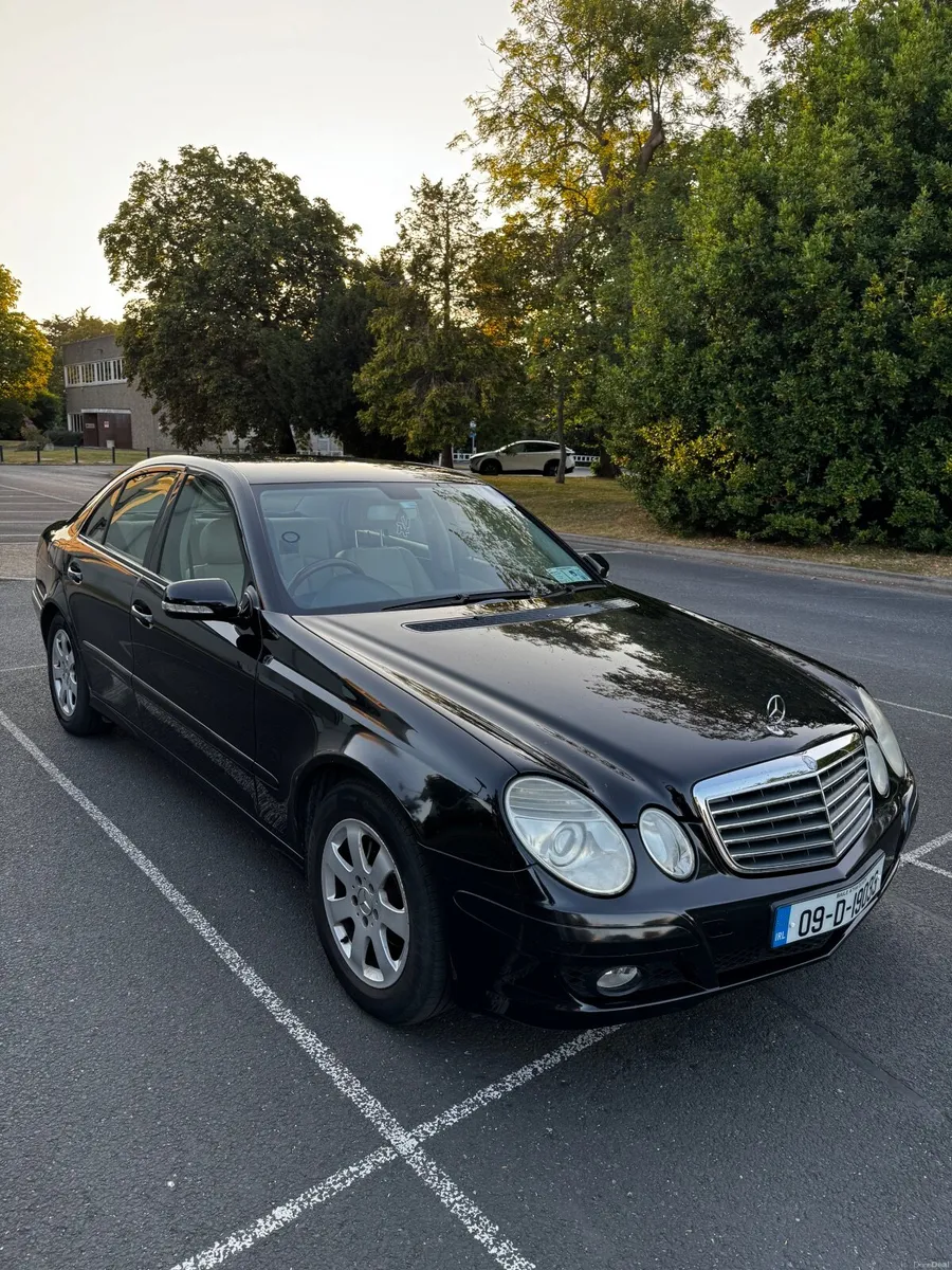 Mercedes-Benz E-Class 2009 - Image 4