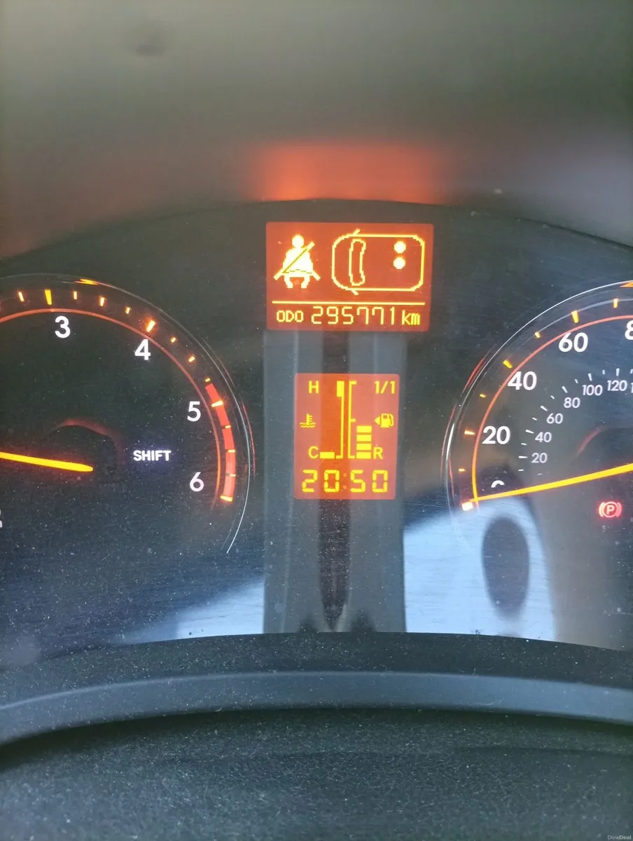 Toyota Avensis 2011 - Image 6