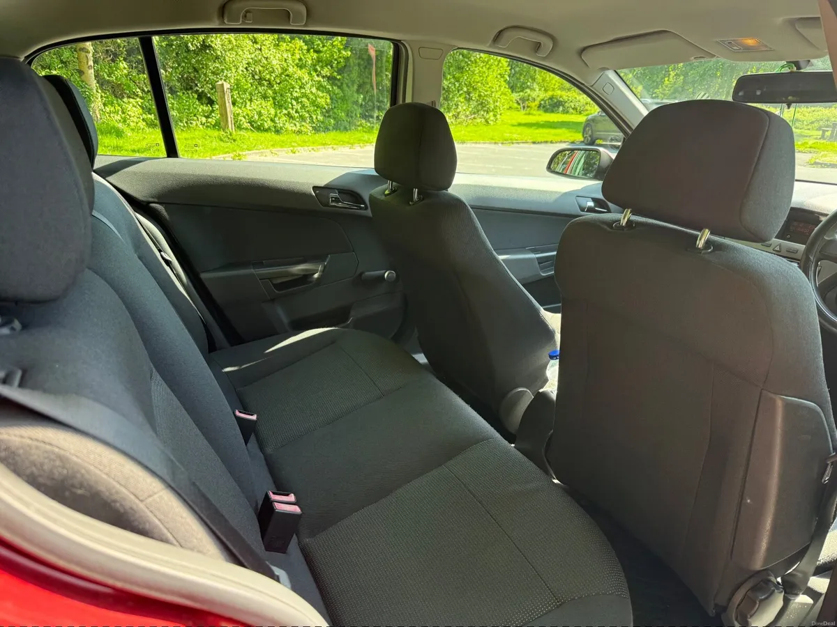 Opel Astra 2006 - Image 2
