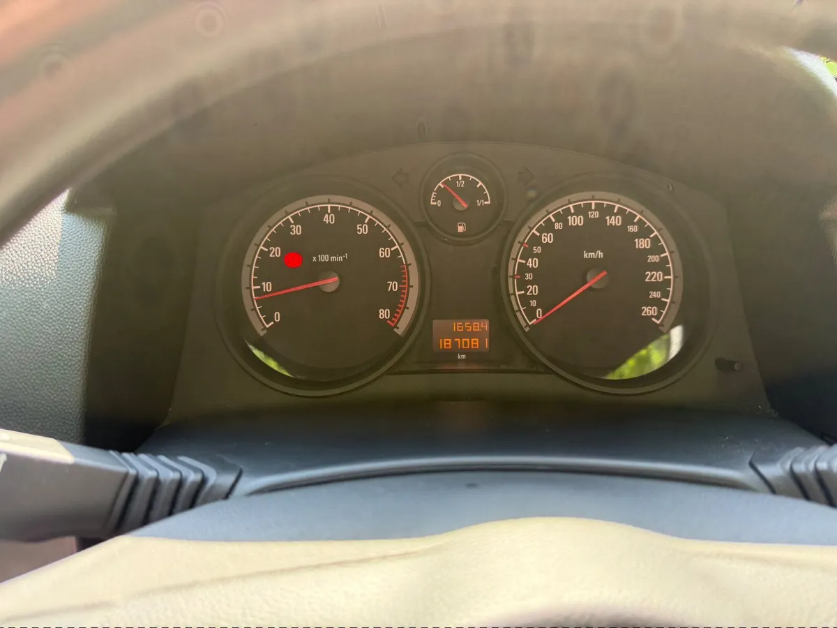 Opel Astra 2006 - Image 1