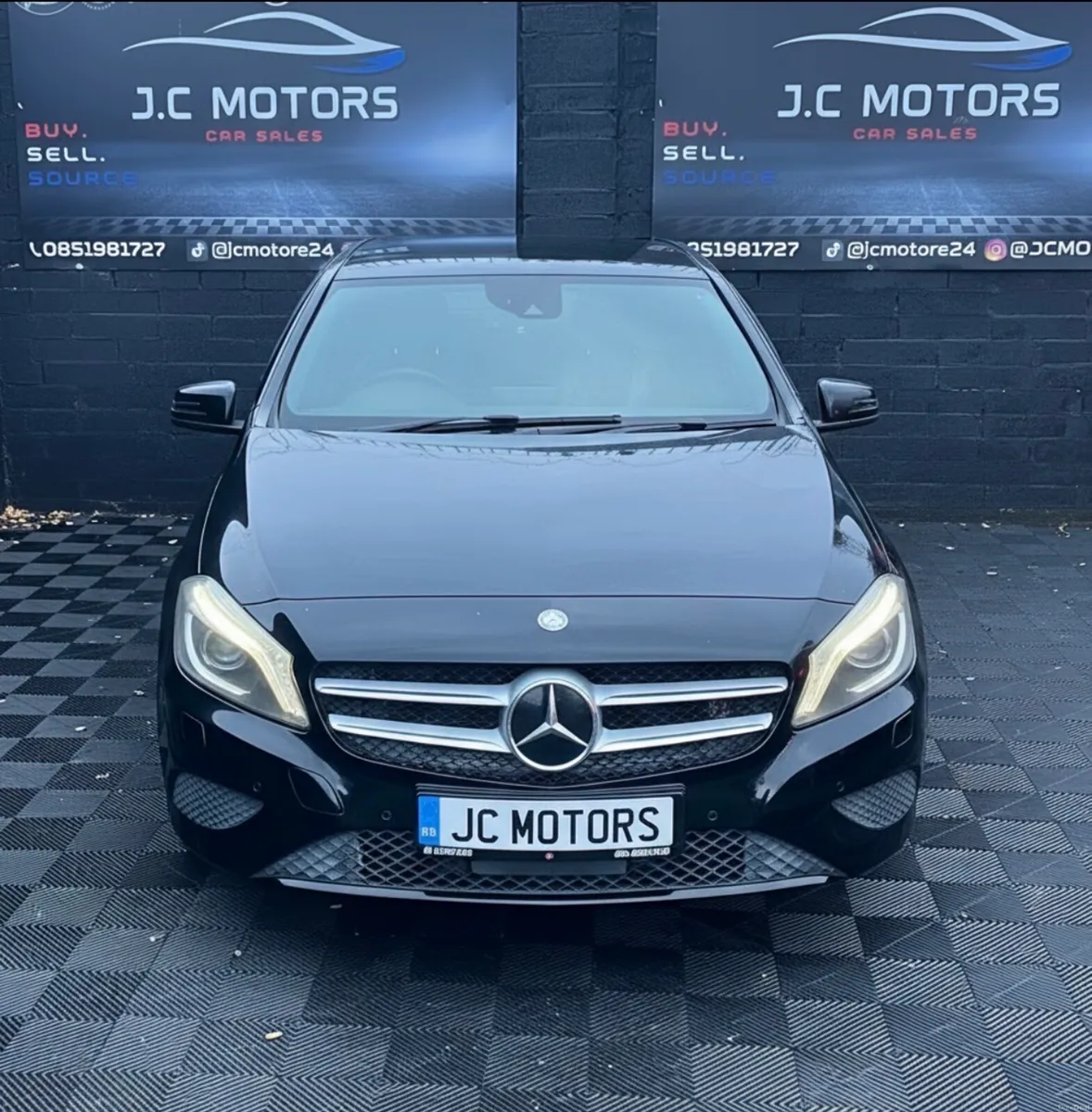 132 Mercedes-Benz A180 Only 42km Automatic - Image 2
