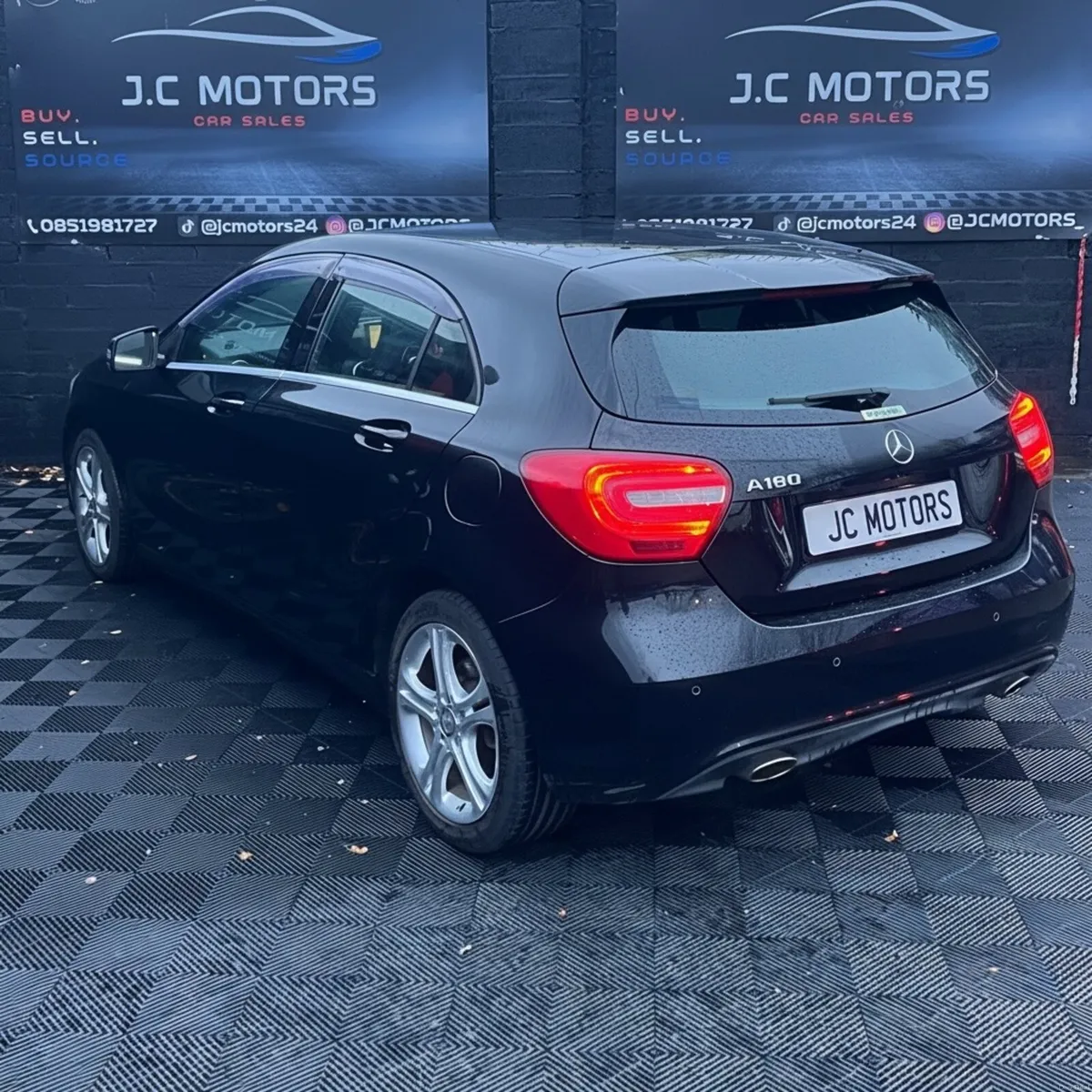 132 Mercedes-Benz A180 Only 42km Automatic - Image 4