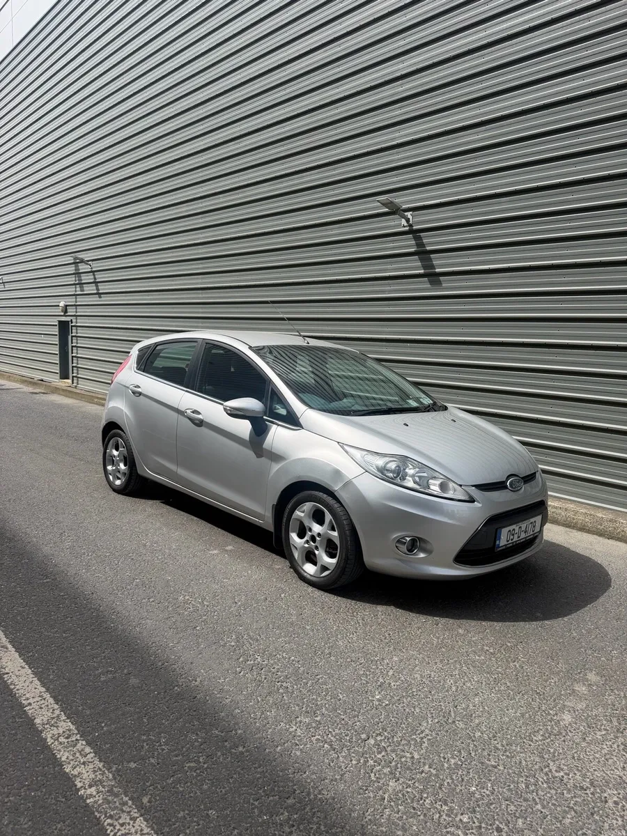 Ford Fiesta 2009 1.25 Petrol *NCT & TAX* - Image 1