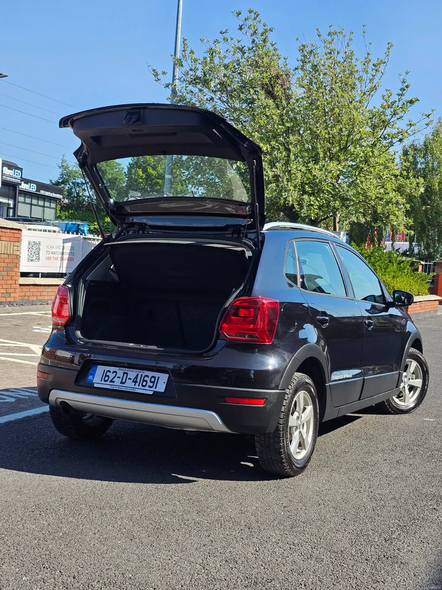 Volkswagen Polo  Cross 2016 Automatic - Image 3