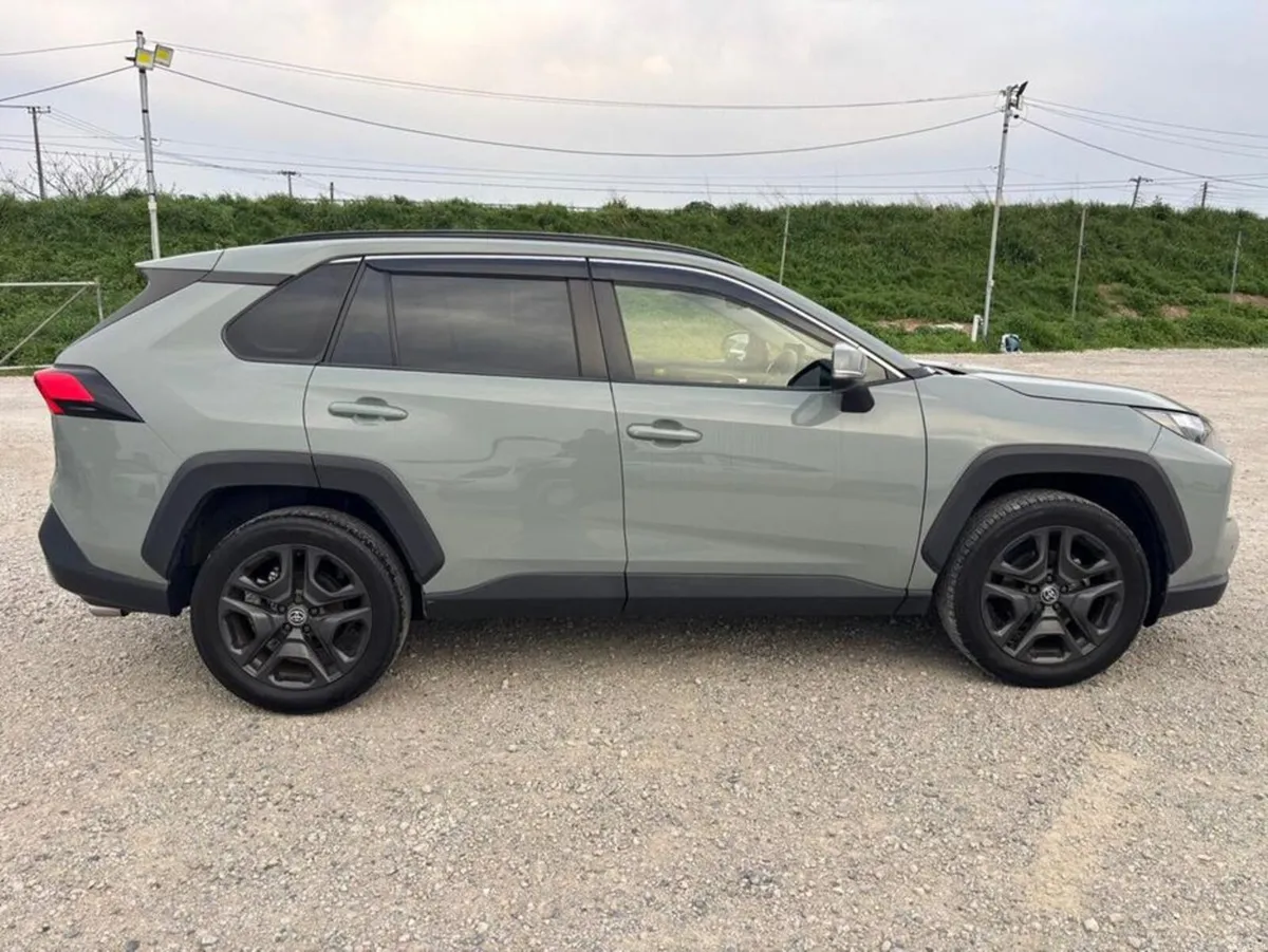 Toyota RAV4 Adventure 4x4 - Image 3
