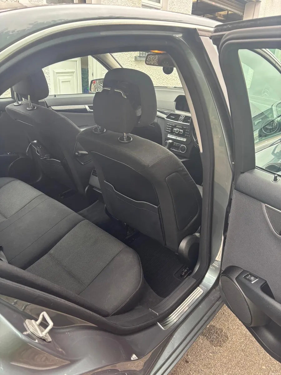 Mercedes-Benz C-180 blue efficiency Auto 2011 - Image 6