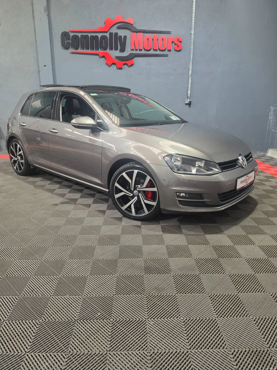 Volkswagen Golf 2017 * Panoramic Roof * - Image 4