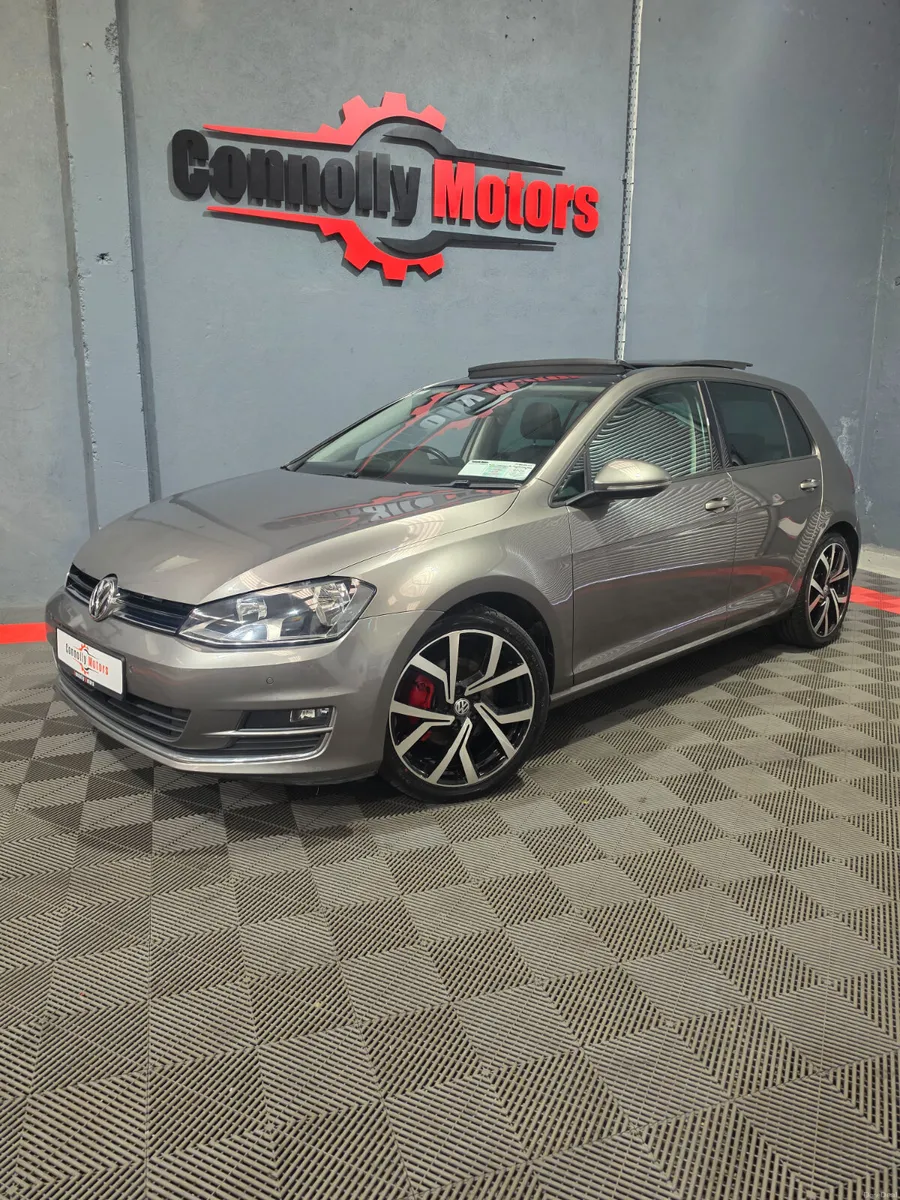 Volkswagen Golf 2017 * Panoramic Roof * - Image 1