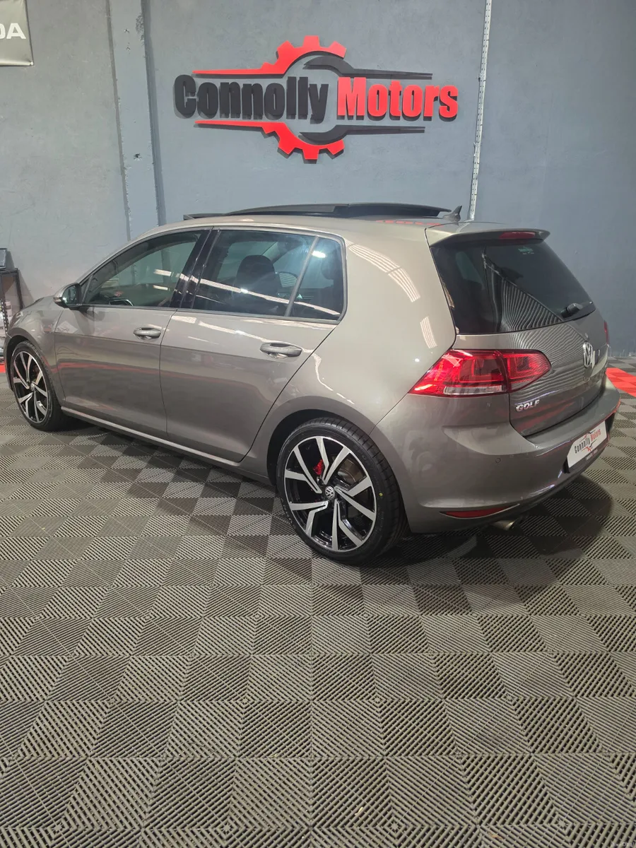 Volkswagen Golf 2017 * Panoramic Roof * - Image 6