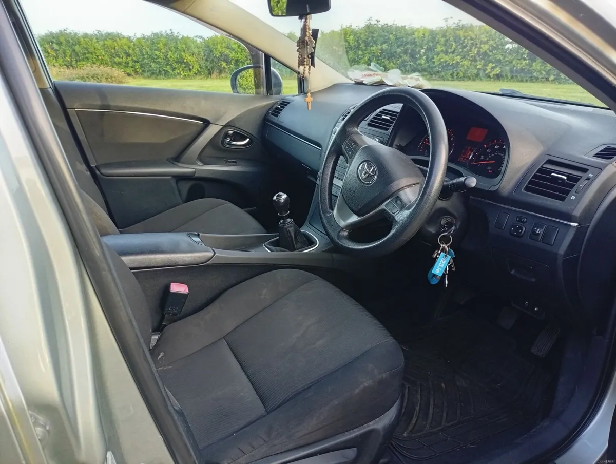 Toyota Avensis 2011 - Image 4