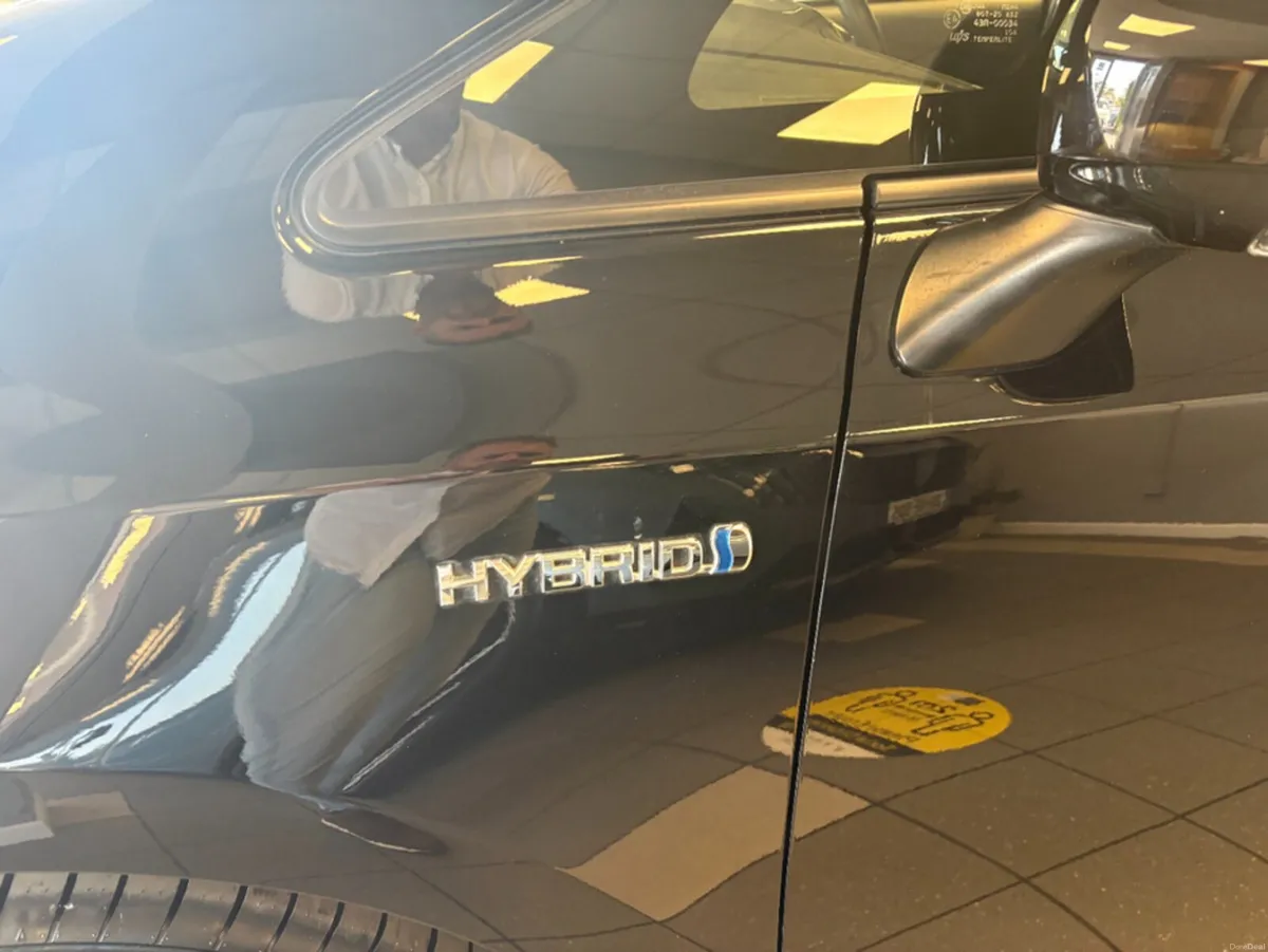 Toyota Prius LUXURY HYBRID 7 SEATS - Image 6