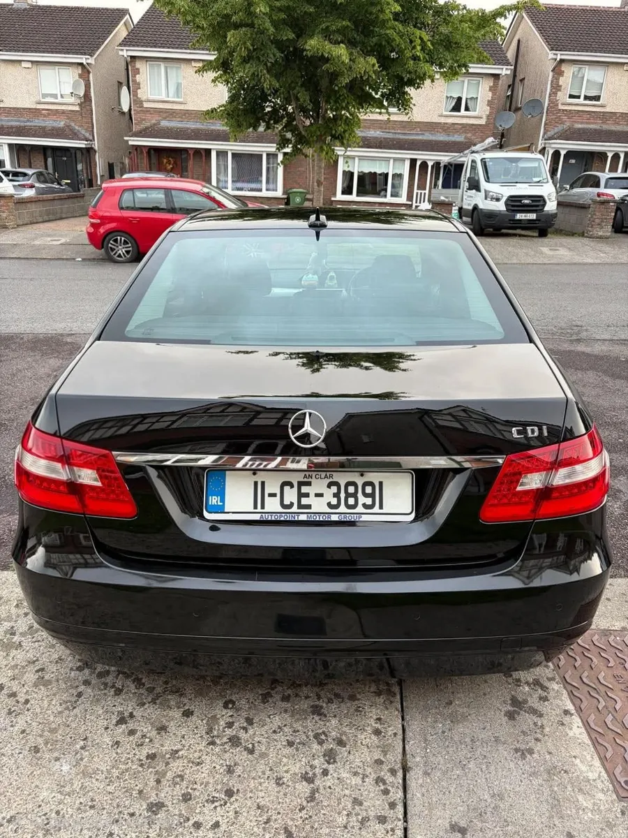 Mercedes-Benz E-Class 2011 - Image 4
