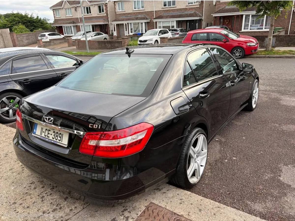 Mercedes-Benz E-Class 2011 - Image 6