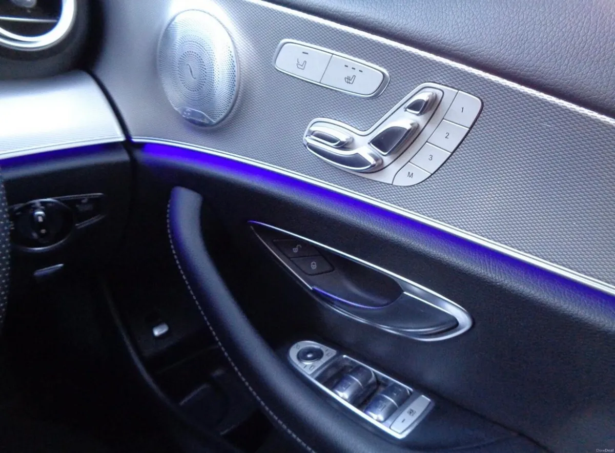Mercedes-Benz E-220 AMG Line Premium Plus - Image 6