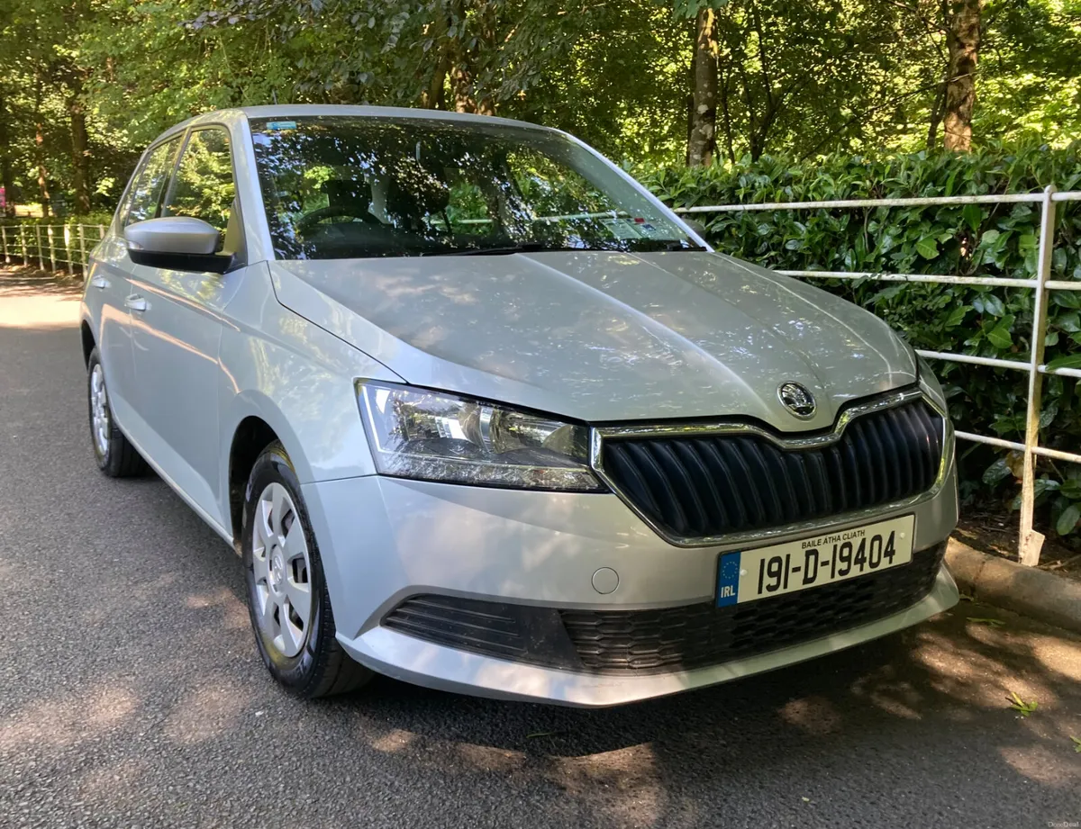 Skoda Fabia 1.0 MPI Deluxe Edition Spotless Car - Image 2
