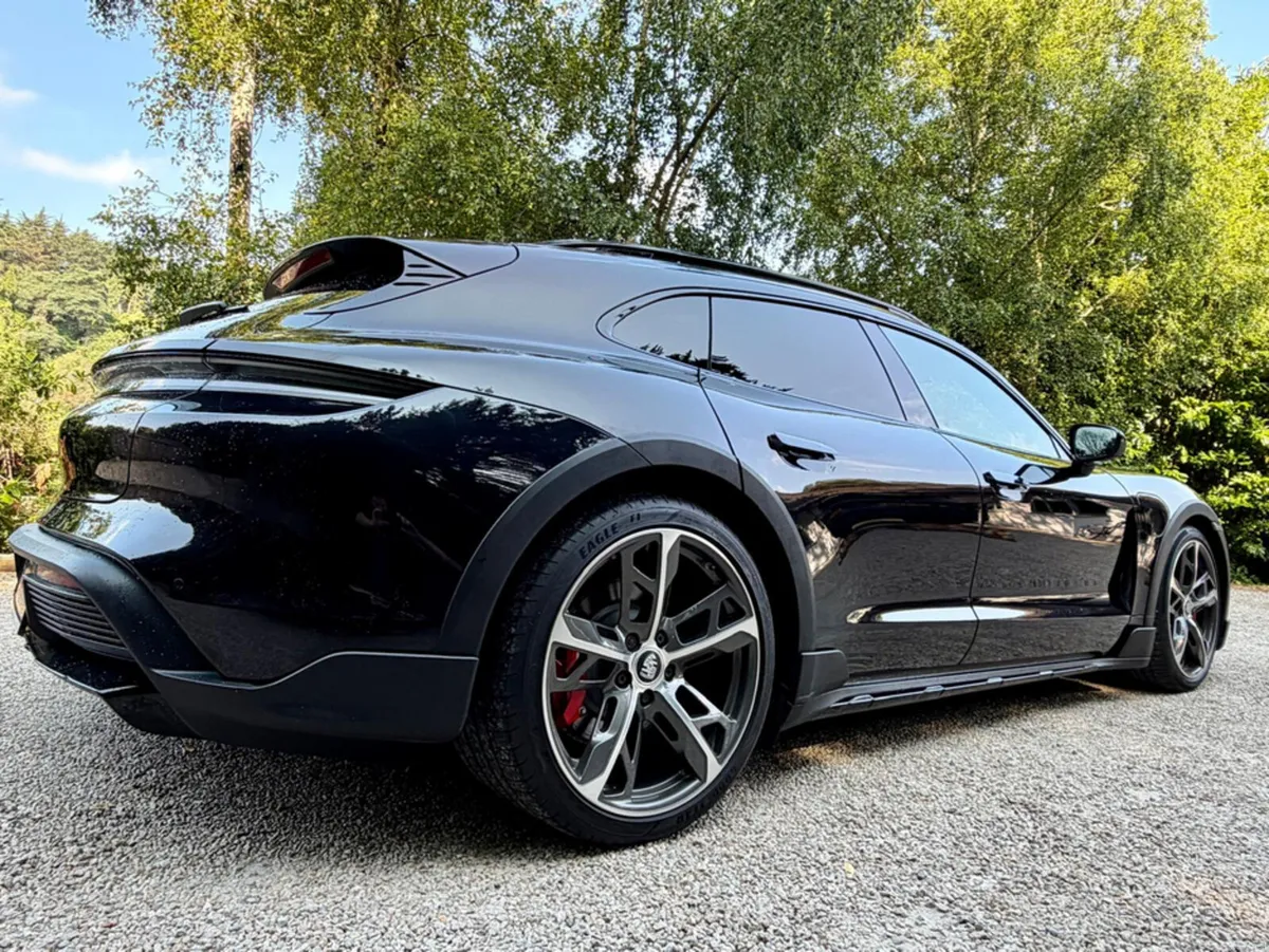 Porsche Taycan 4S CROSS TURISMO *562 bhp Performan - Image 4