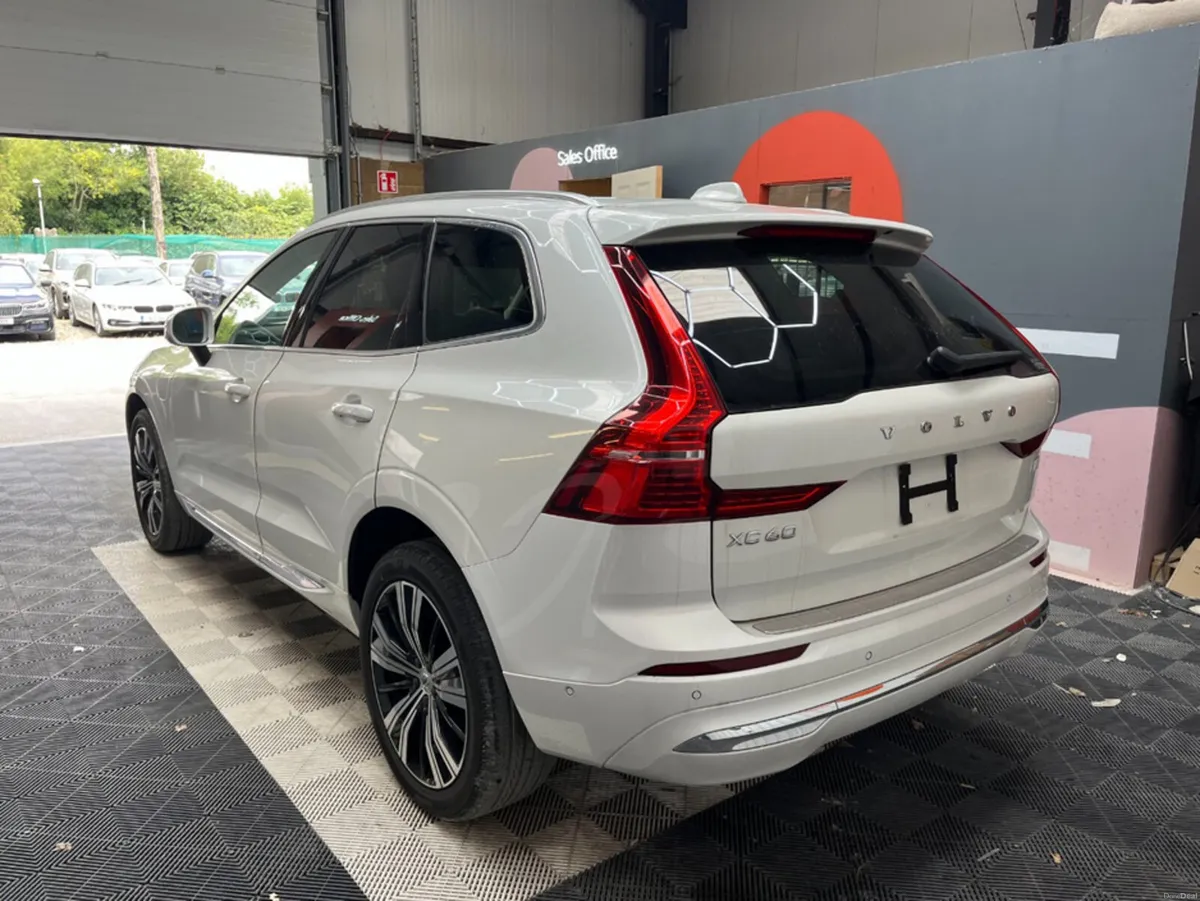 Volvo XC60 2022 VOLVO XC60 T6 PLUG-IN 2.0 AUTOMATI - Image 4
