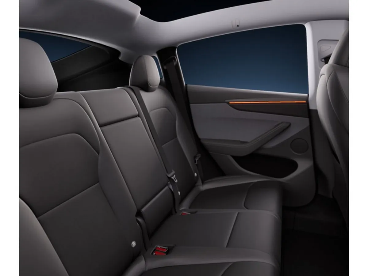 Tesla Model Y Model Y Premium Long Range All-Wheel - Image 5