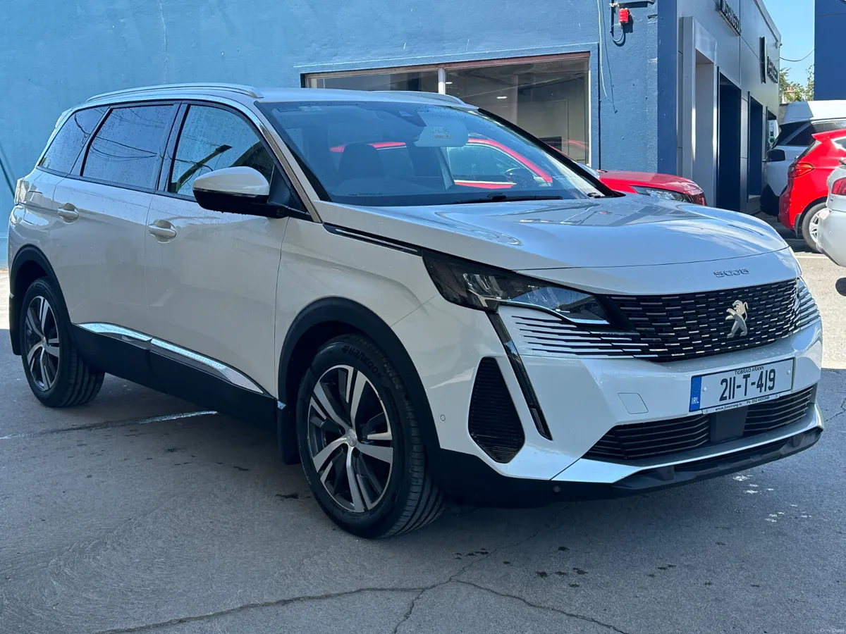 Peugeot 5008 1.5 BlueHDi 130bhp Allure *LOW KMS* - Image 1