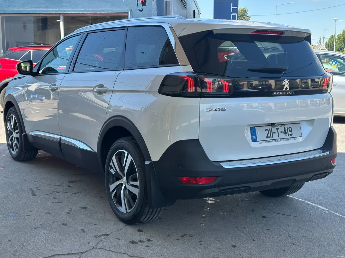 Peugeot 5008 1.5 BlueHDi 130bhp Allure *LOW KMS* - Image 3