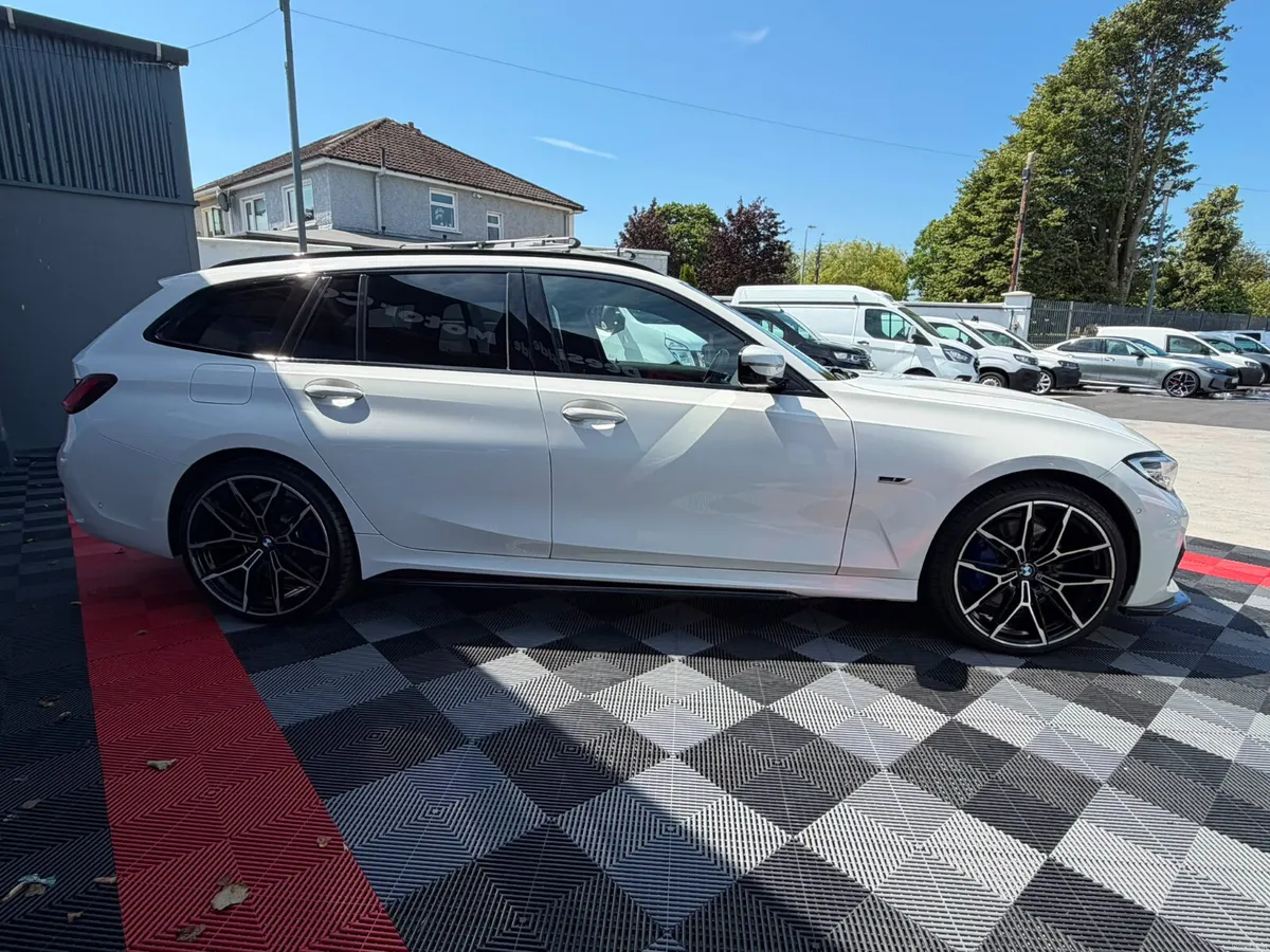 (221) BMW 330e xDrive Touring M Sport-Heated Seats - Image 4