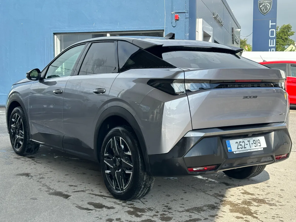 Peugeot 3008 1.2 MHEV 145bhp eDCS6 Allure - Image 4