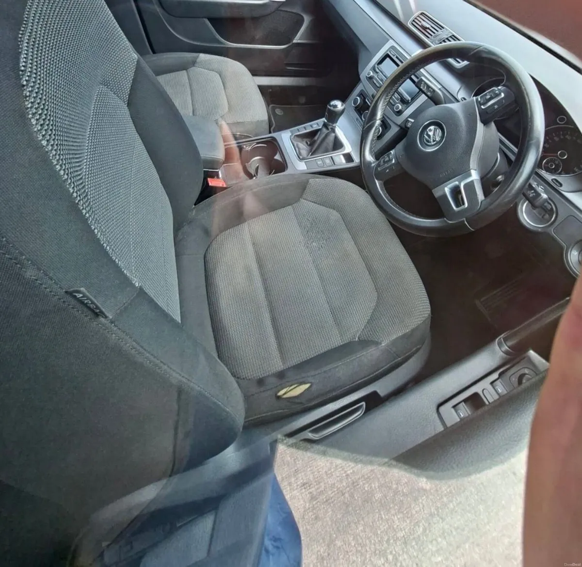 Volkswagen Passat 2012 - Image 2