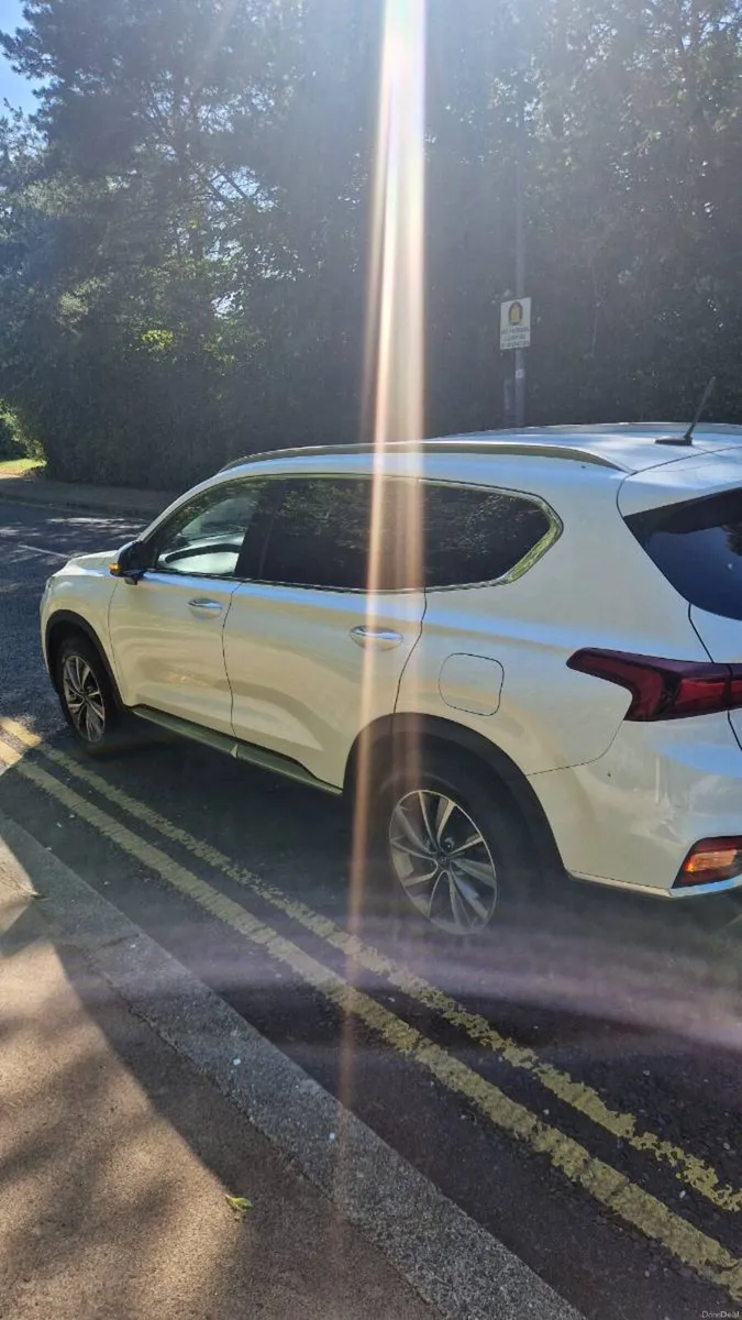 Hyundai Santa Fe2.2 diesel 4wd year 2019
Black lea - Image 1