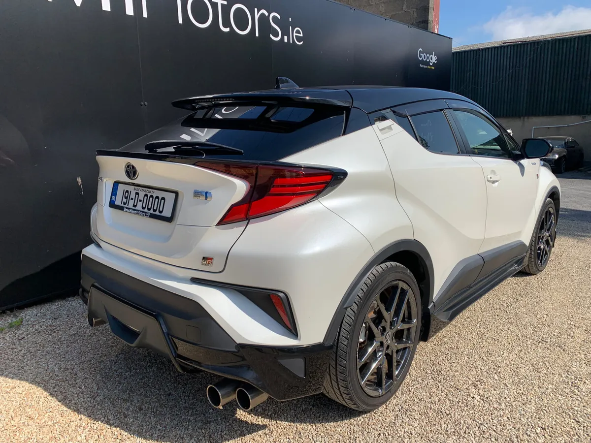TOYOTA C-HR 1.8 HYBRID PETROL GR SPORT - Image 3