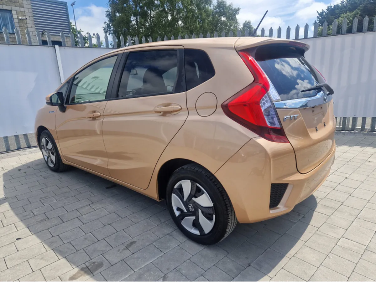 Honda Fit 1.5  PETROL HYBRID - Image 6