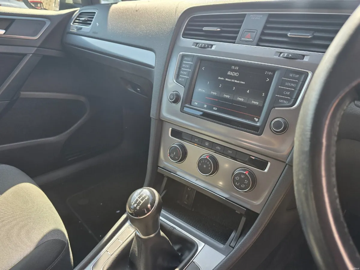 Volkswagen Golf TRENDLINE 1.2 TSI MANUAL 6SPEED FW - Image 4