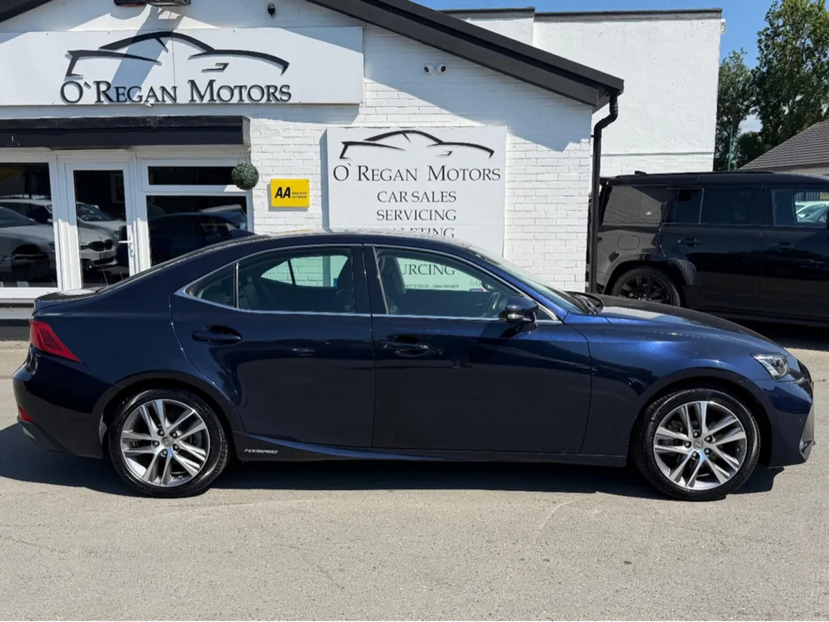 Lexus IS (182) 2.5 HYBRID EXECUTIVE AUTO - Image 2