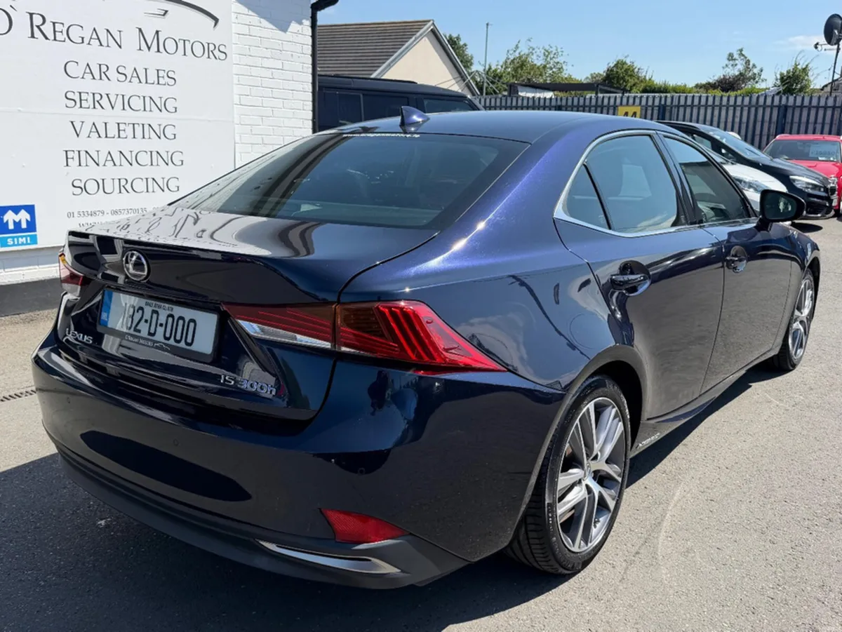 Lexus IS (182) 2.5 HYBRID EXECUTIVE AUTO - Image 4