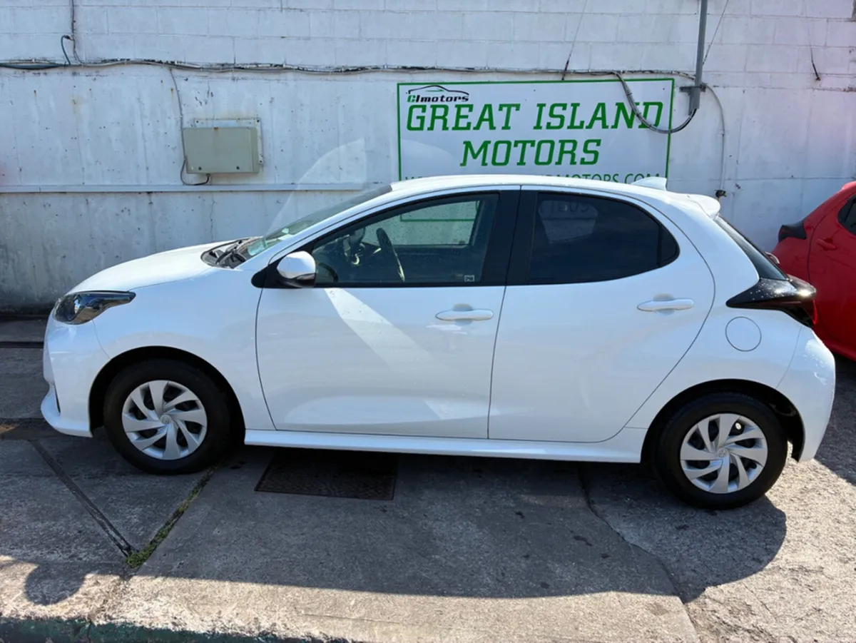 Toyota Yaris 1.5i X HYBRID AUTOMATIC - Image 6