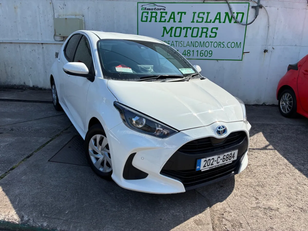 Toyota Yaris 1.5i X HYBRID AUTOMATIC - Image 1