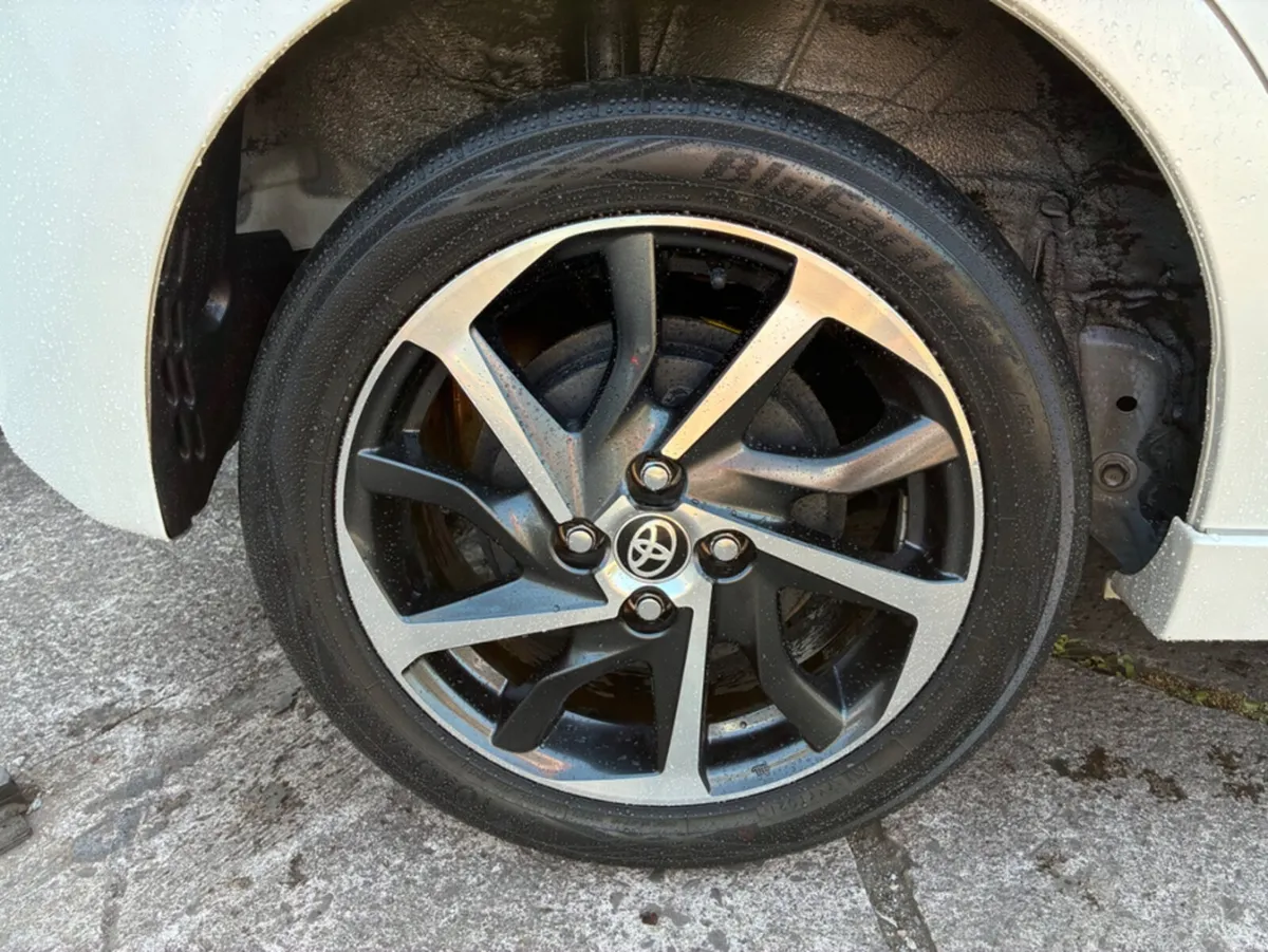 Toyota Vitz 1.5i Petrol Hybrid Automatic U SPORTY - Image 5