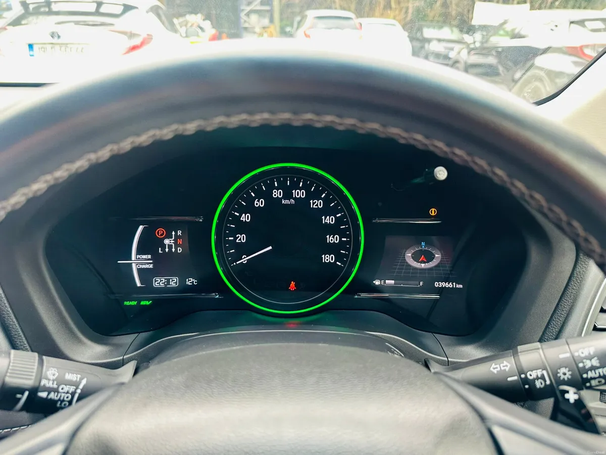 Honda Vezel 2018 1.5 Hybrid Auto40000 KM ONLY - Image 5