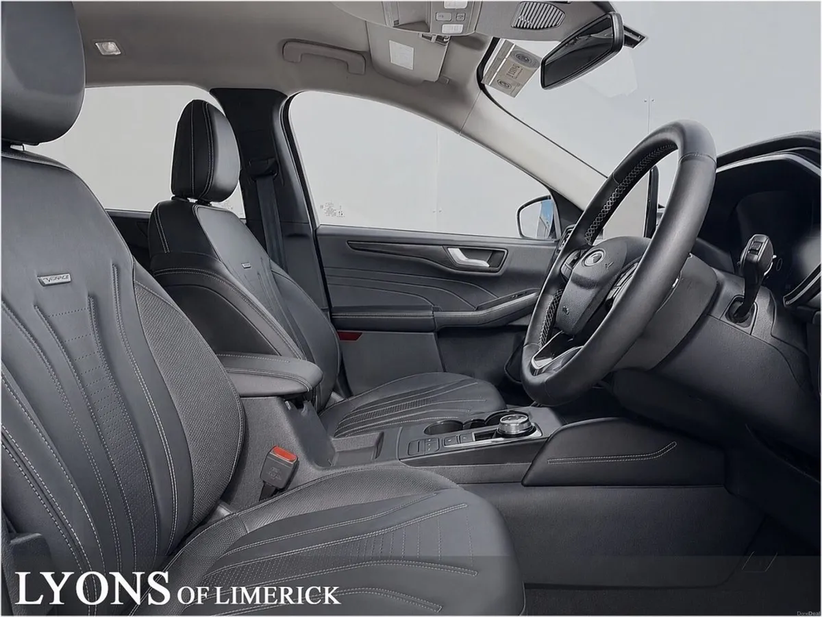 Ford Kuga 2.5 Duratec 225PS PHEV Vignale Auto - Image 3