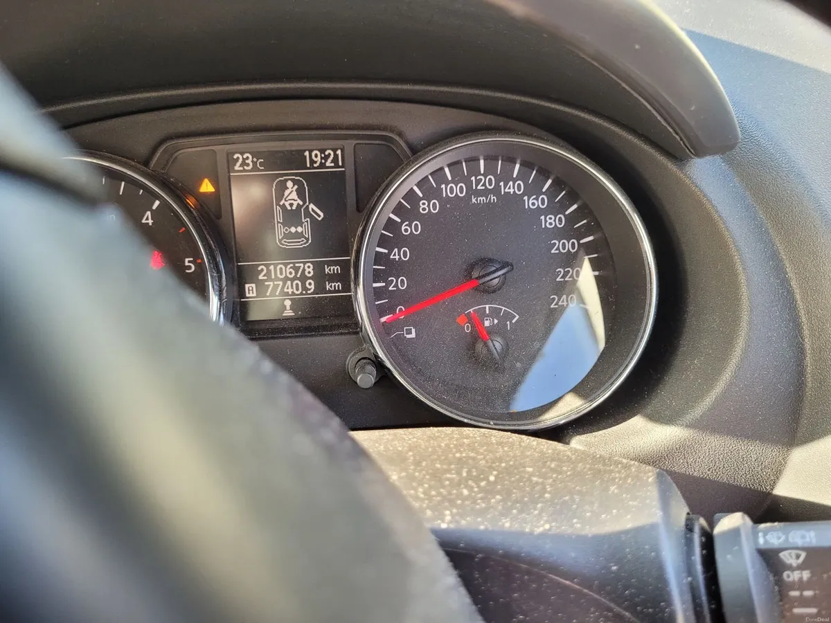 Nissan Qashqai 2011 - Image 2