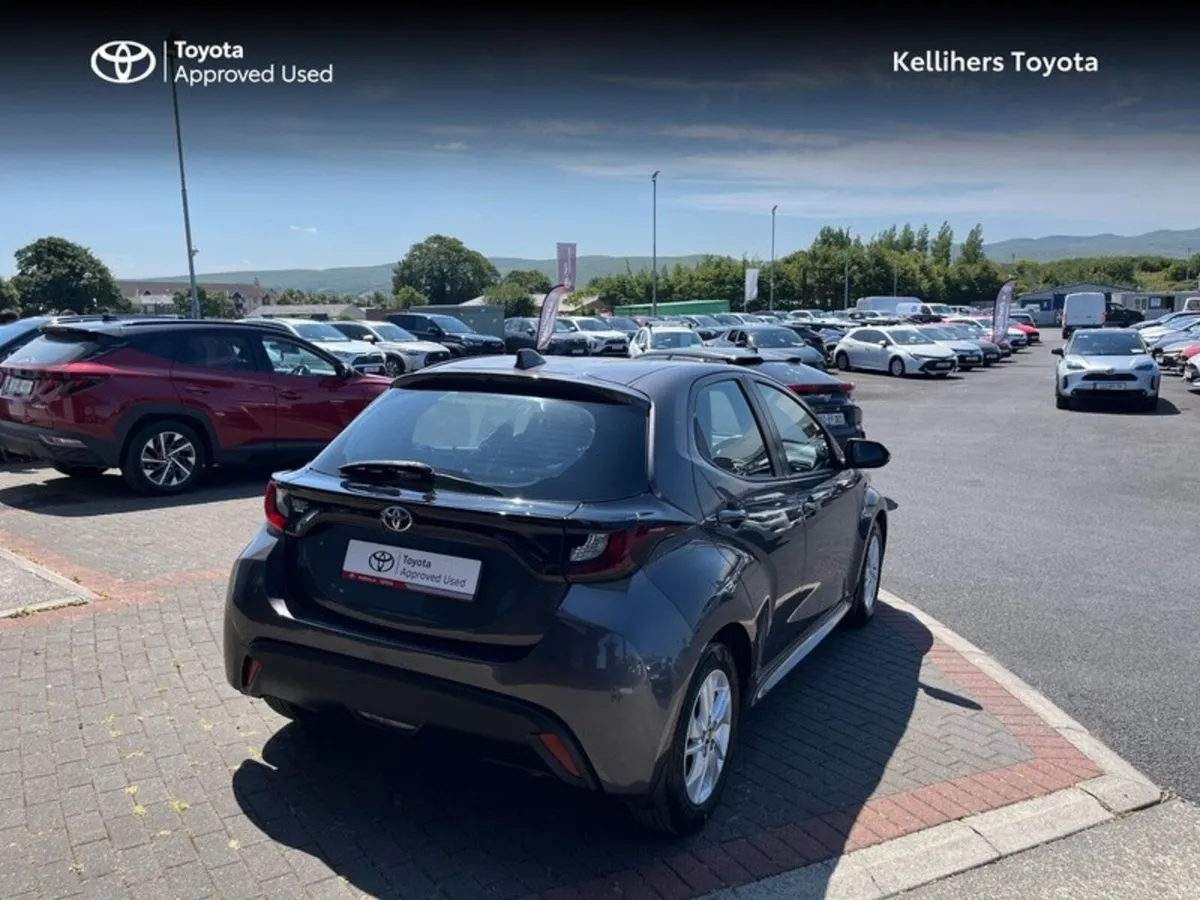 Toyota Yaris YARIS 1.0 LUNA - Image 2