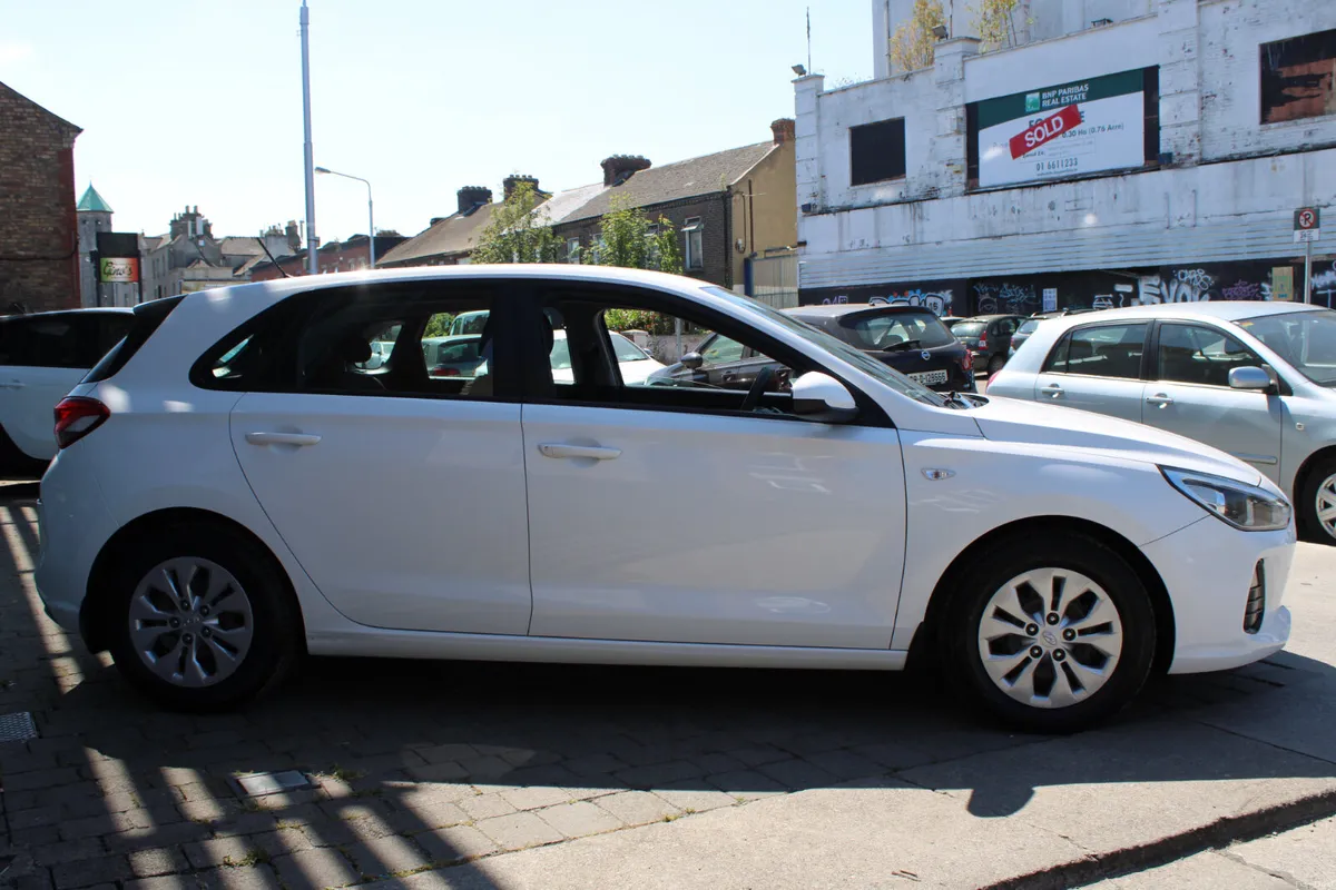 HYUNDAI i30 1.6 DIESEL - LOW KMS - 2 OWNERS - Image 5